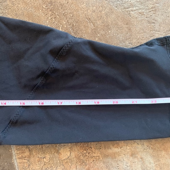 Women’s lululemon capris! - Picture 2 of 5